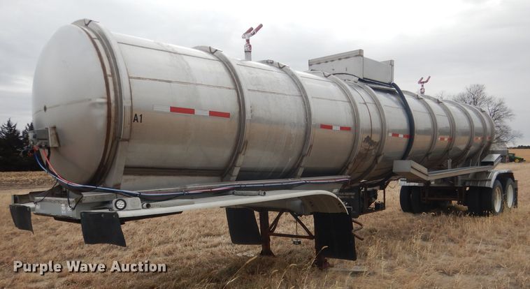 image for item DJ1249 1988 Fruehauf 307SS  fertilizer delivery trailer