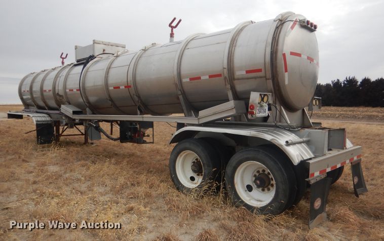 image for item DJ1249 1988 Fruehauf 307SS  fertilizer delivery trailer