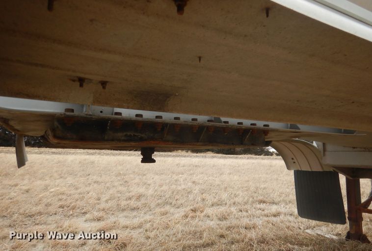 image for item DJ1249 1988 Fruehauf 307SS  fertilizer delivery trailer