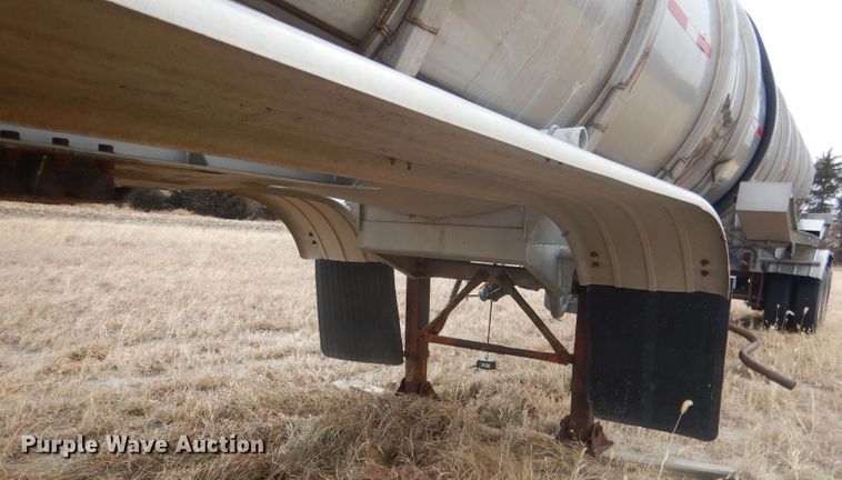 image for item DJ1249 1988 Fruehauf 307SS  fertilizer delivery trailer