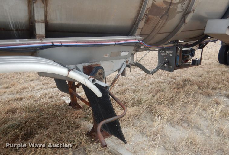 image for item DJ1249 1988 Fruehauf 307SS  fertilizer delivery trailer