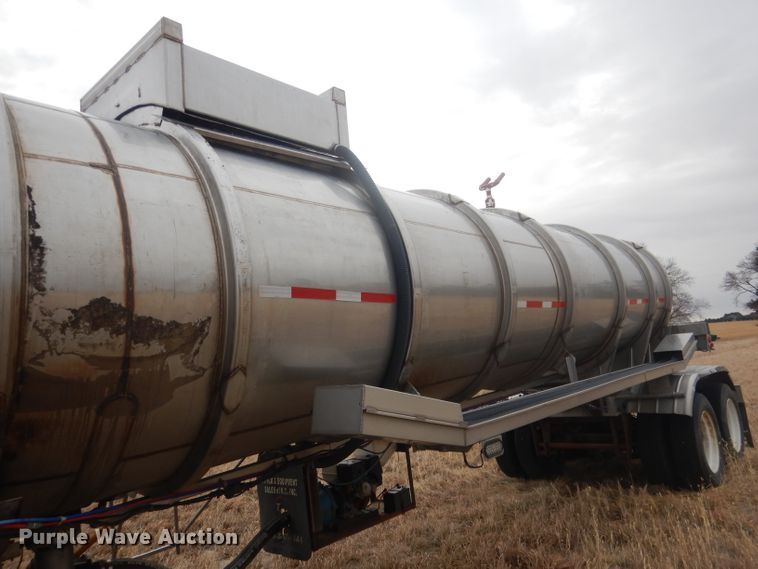 image for item DJ1249 1988 Fruehauf 307SS  fertilizer delivery trailer