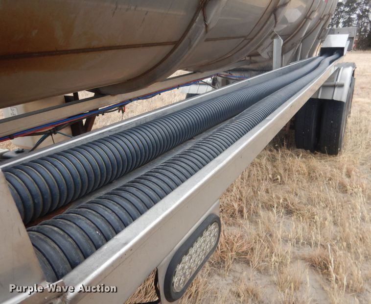 image for item DJ1249 1988 Fruehauf 307SS  fertilizer delivery trailer