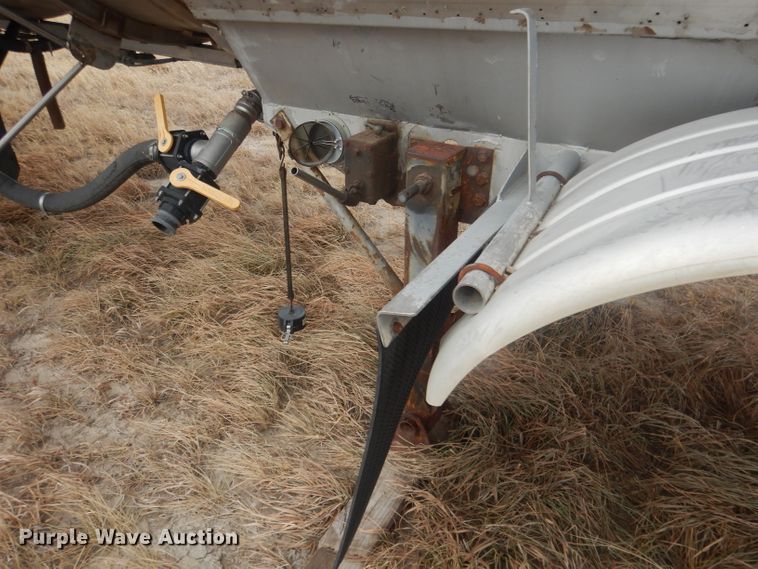 image for item DJ1249 1988 Fruehauf 307SS  fertilizer delivery trailer