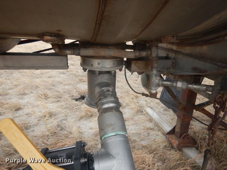 image for item DJ1249 1988 Fruehauf 307SS  fertilizer delivery trailer