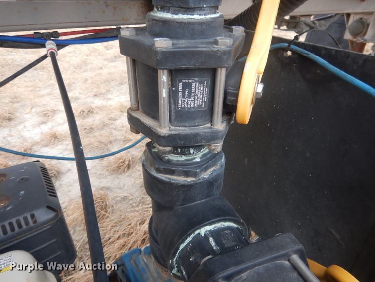 image for item DJ1249 1988 Fruehauf 307SS  fertilizer delivery trailer