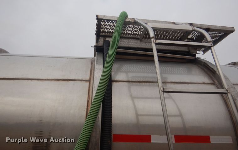 image for item DJ1249 1988 Fruehauf 307SS  fertilizer delivery trailer