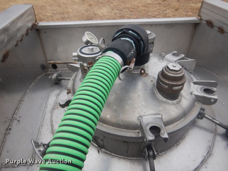 image for item DJ1249 1988 Fruehauf 307SS  fertilizer delivery trailer