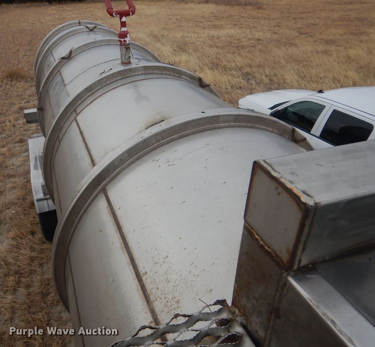 image for item DJ1249 1988 Fruehauf 307SS  fertilizer delivery trailer