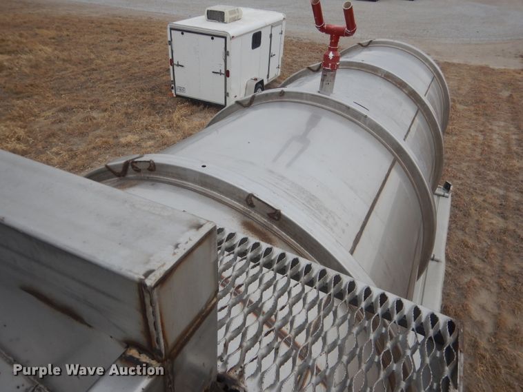 image for item DJ1249 1988 Fruehauf 307SS  fertilizer delivery trailer