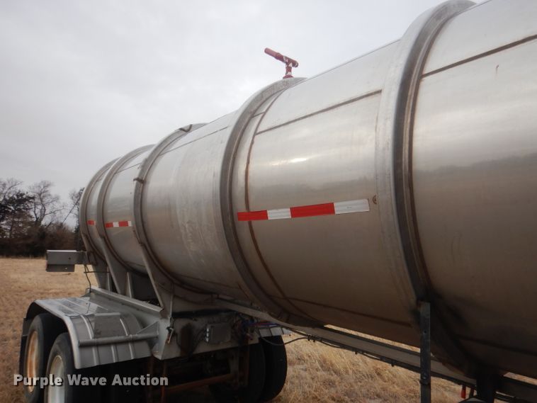 image for item DJ1249 1988 Fruehauf 307SS  fertilizer delivery trailer