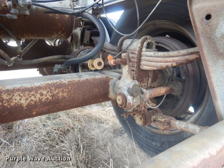 image for item DJ1249 1988 Fruehauf 307SS  fertilizer delivery trailer