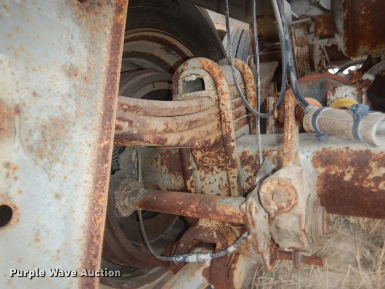 image for item DJ1249 1988 Fruehauf 307SS  fertilizer delivery trailer