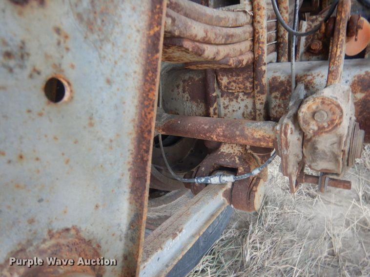 image for item DJ1249 1988 Fruehauf 307SS  fertilizer delivery trailer