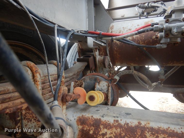 image for item DJ1249 1988 Fruehauf 307SS  fertilizer delivery trailer