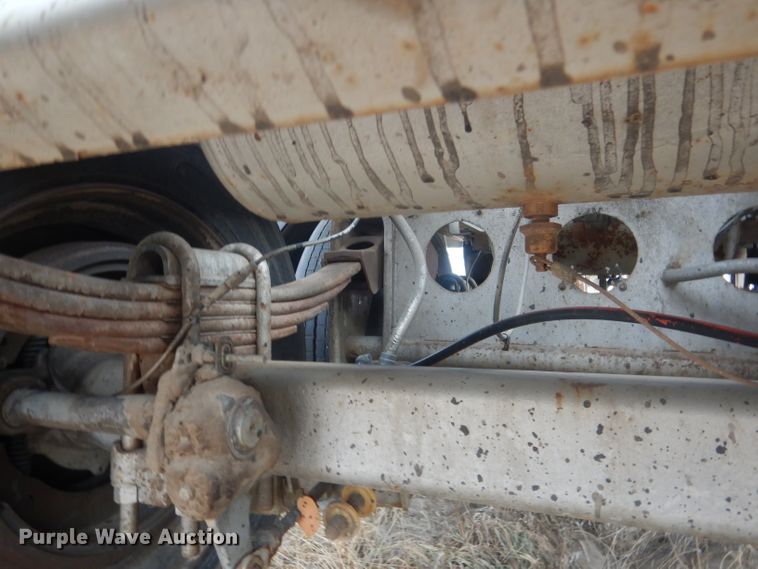 image for item DJ1249 1988 Fruehauf 307SS  fertilizer delivery trailer