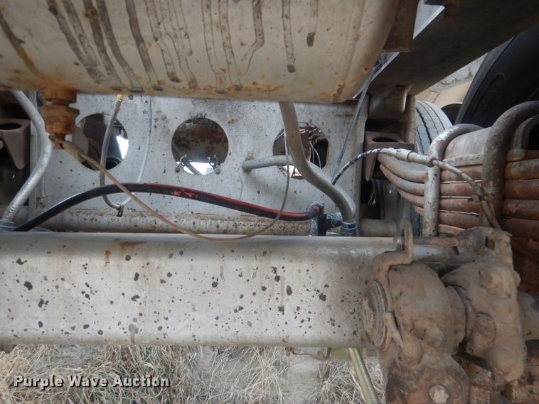 image for item DJ1249 1988 Fruehauf 307SS  fertilizer delivery trailer