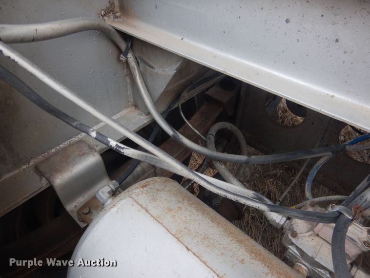 image for item DJ1249 1988 Fruehauf 307SS  fertilizer delivery trailer