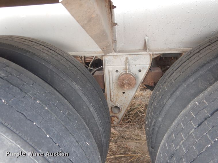 image for item DJ1249 1988 Fruehauf 307SS  fertilizer delivery trailer