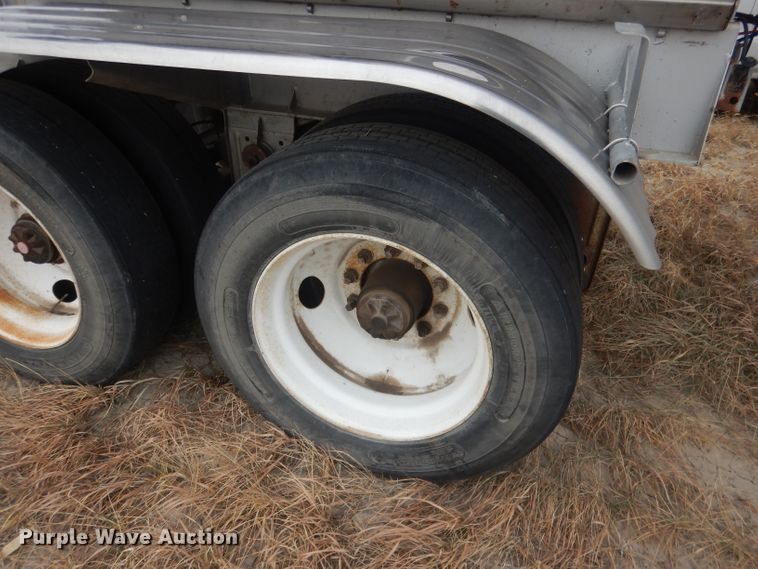 image for item DJ1249 1988 Fruehauf 307SS  fertilizer delivery trailer