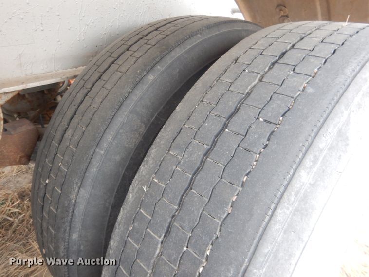 image for item DJ1249 1988 Fruehauf 307SS  fertilizer delivery trailer