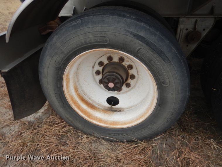 image for item DJ1249 1988 Fruehauf 307SS  fertilizer delivery trailer