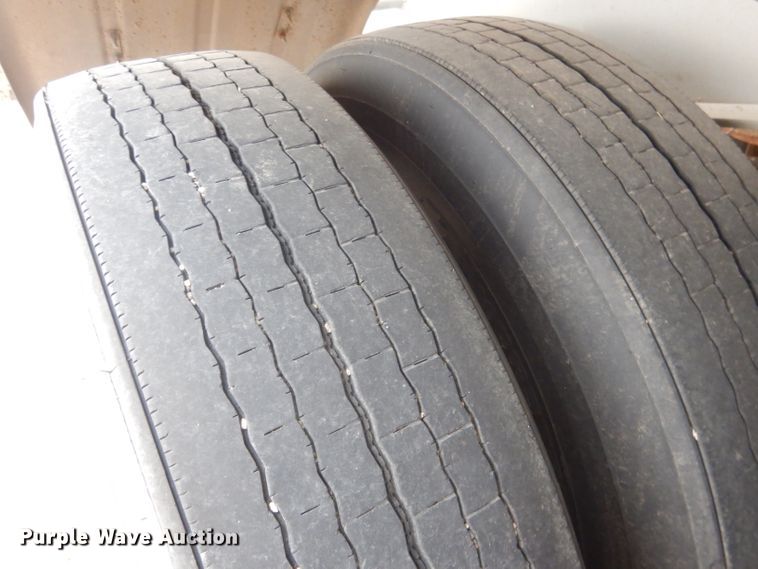 image for item DJ1249 1988 Fruehauf 307SS  fertilizer delivery trailer