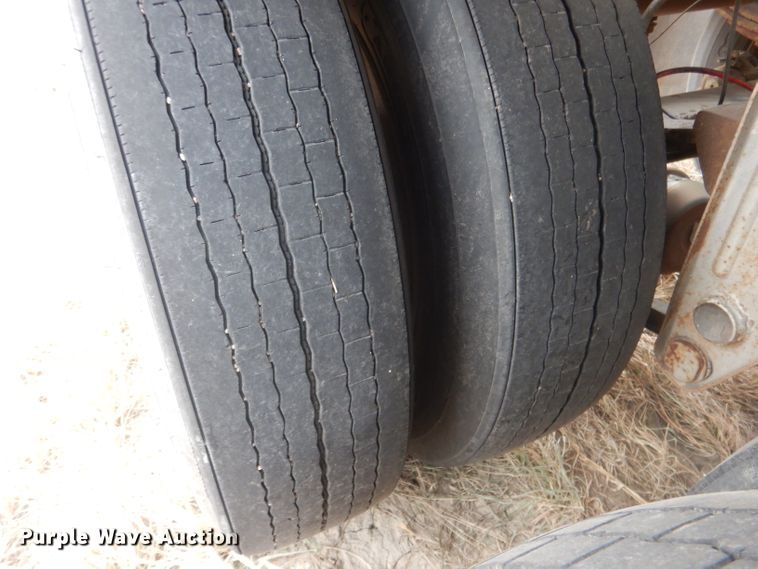 image for item DJ1249 1988 Fruehauf 307SS  fertilizer delivery trailer