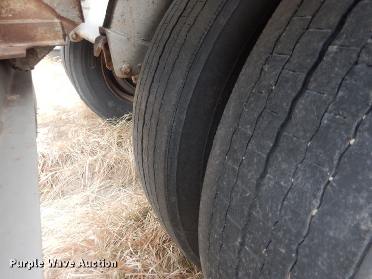 image for item DJ1249 1988 Fruehauf 307SS  fertilizer delivery trailer