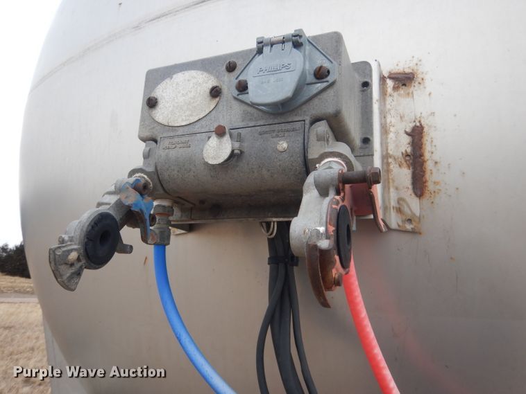 image for item DJ1249 1988 Fruehauf 307SS  fertilizer delivery trailer