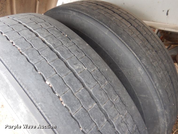 image for item DJ1249 1988 Fruehauf 307SS  fertilizer delivery trailer