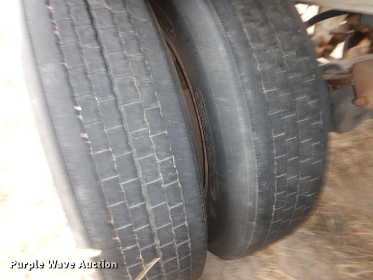 image for item DJ1249 1988 Fruehauf 307SS  fertilizer delivery trailer