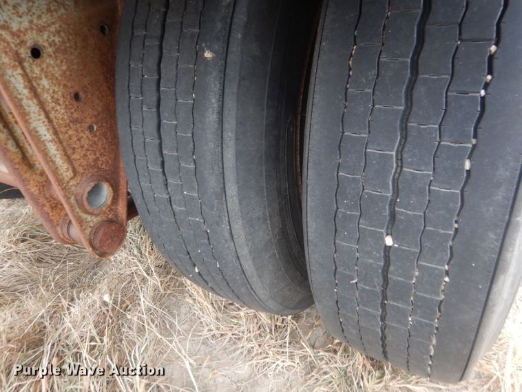 image for item DJ1249 1988 Fruehauf 307SS  fertilizer delivery trailer