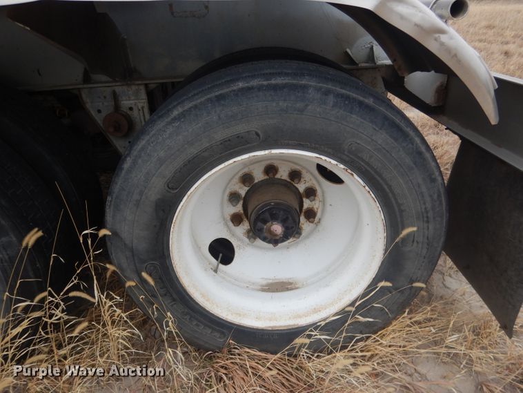 image for item DJ1249 1988 Fruehauf 307SS  fertilizer delivery trailer