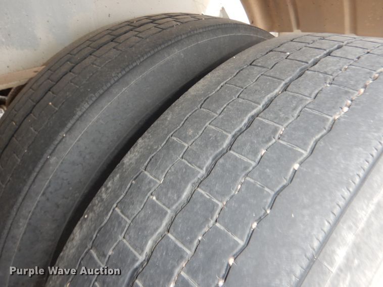 image for item DJ1249 1988 Fruehauf 307SS  fertilizer delivery trailer