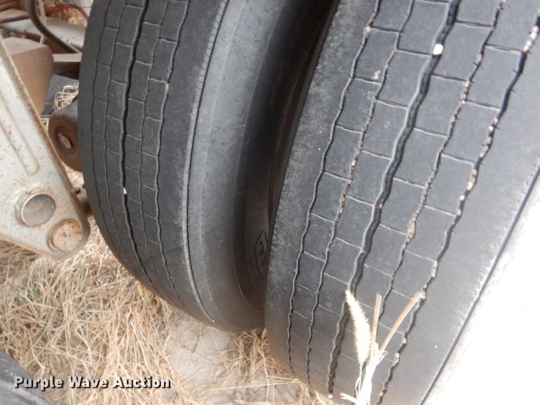 image for item DJ1249 1988 Fruehauf 307SS  fertilizer delivery trailer