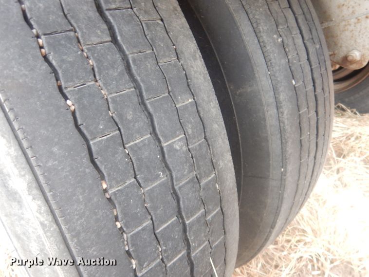 image for item DJ1249 1988 Fruehauf 307SS  fertilizer delivery trailer