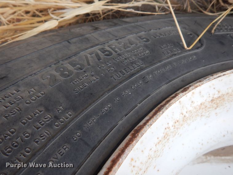 image for item DJ1249 1988 Fruehauf 307SS  fertilizer delivery trailer