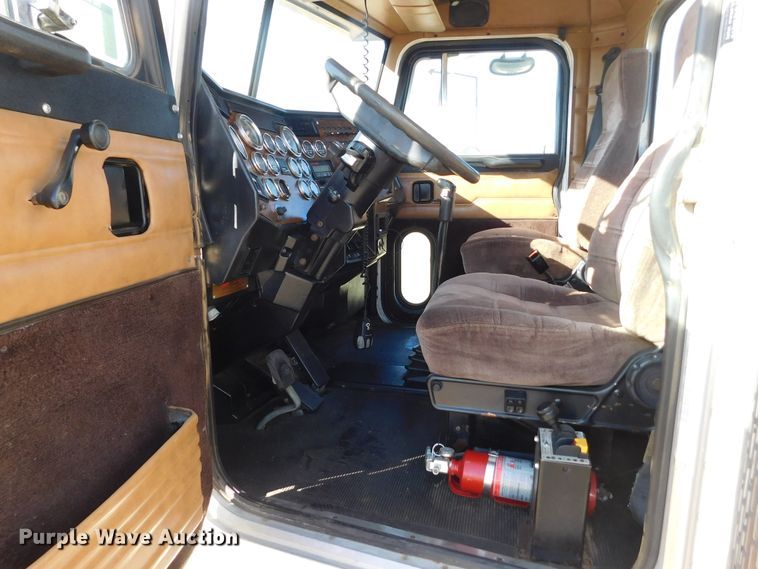 image for item DJ7573 1998 Peterbilt 379  semi truck