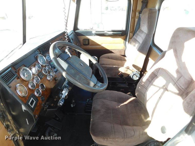 image for item DJ7573 1998 Peterbilt 379  semi truck