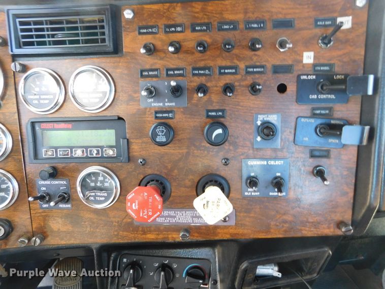 image for item DJ7573 1998 Peterbilt 379  semi truck