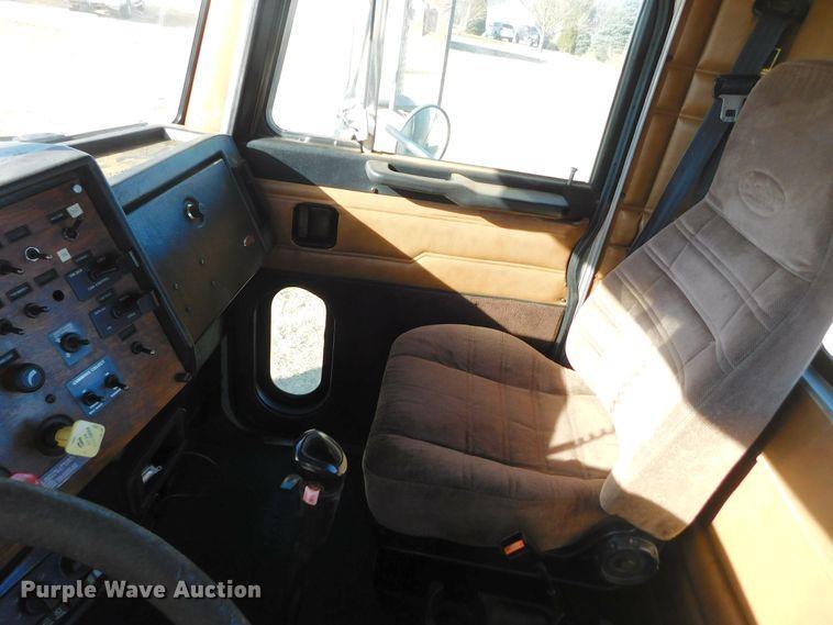 image for item DJ7573 1998 Peterbilt 379  semi truck