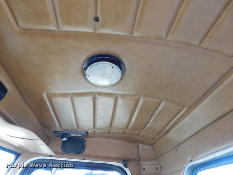 image for item DJ7573 1998 Peterbilt 379  semi truck