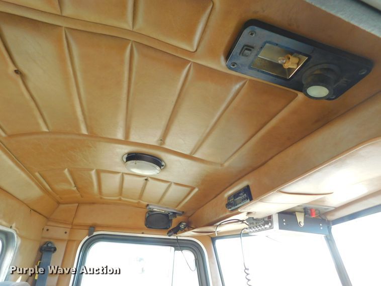 image for item DJ7573 1998 Peterbilt 379  semi truck