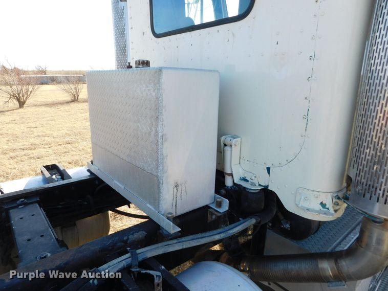 image for item DJ7573 1998 Peterbilt 379  semi truck