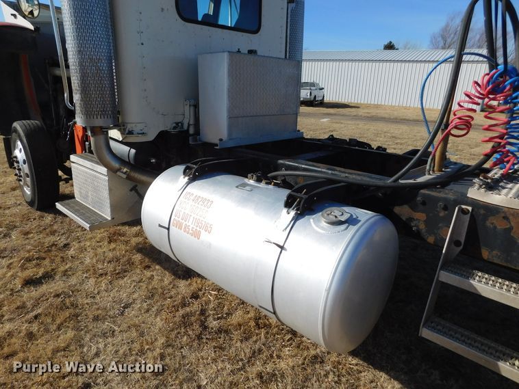 image for item DJ7573 1998 Peterbilt 379  semi truck