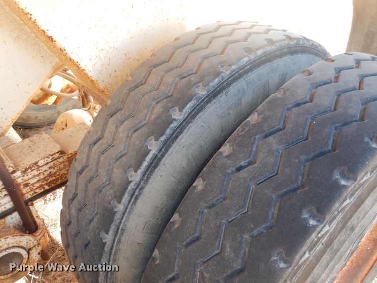 image for item DJ8837 1993 Reliance  end dump trailer