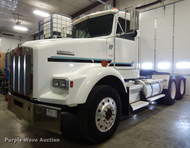 image for item DK8737 1993 Kenworth T800  semi truck