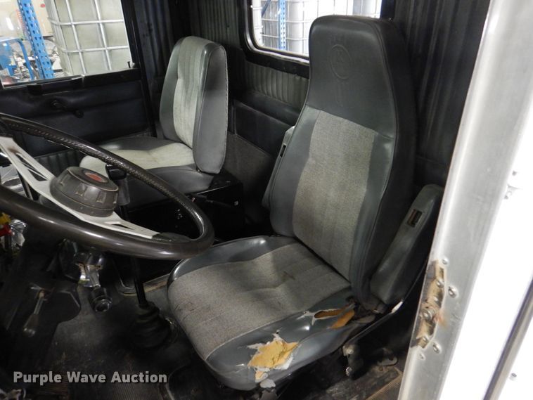 image for item DK8737 1993 Kenworth T800  semi truck