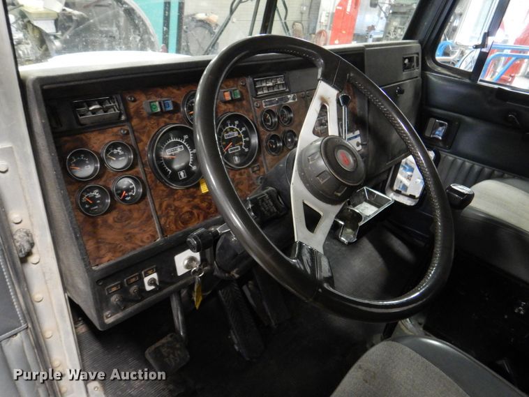 image for item DK8737 1993 Kenworth T800  semi truck